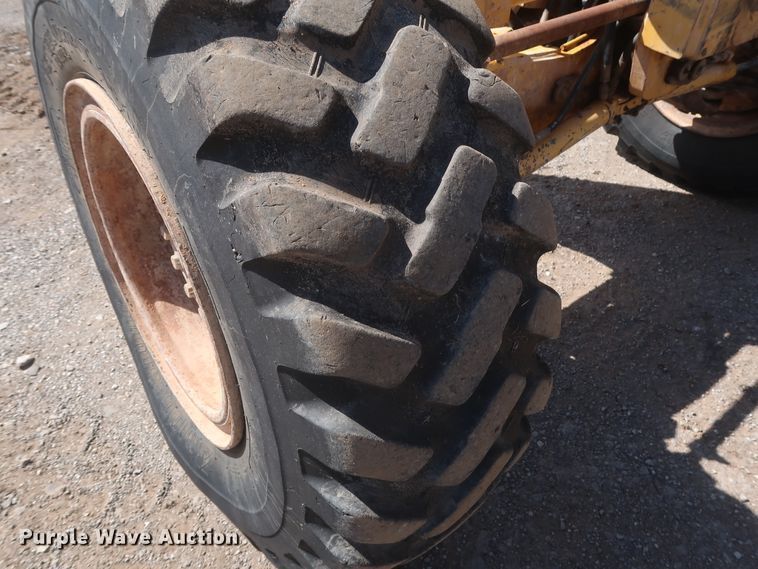 image for item DH0975 2005 John Deere 672D  motor grader