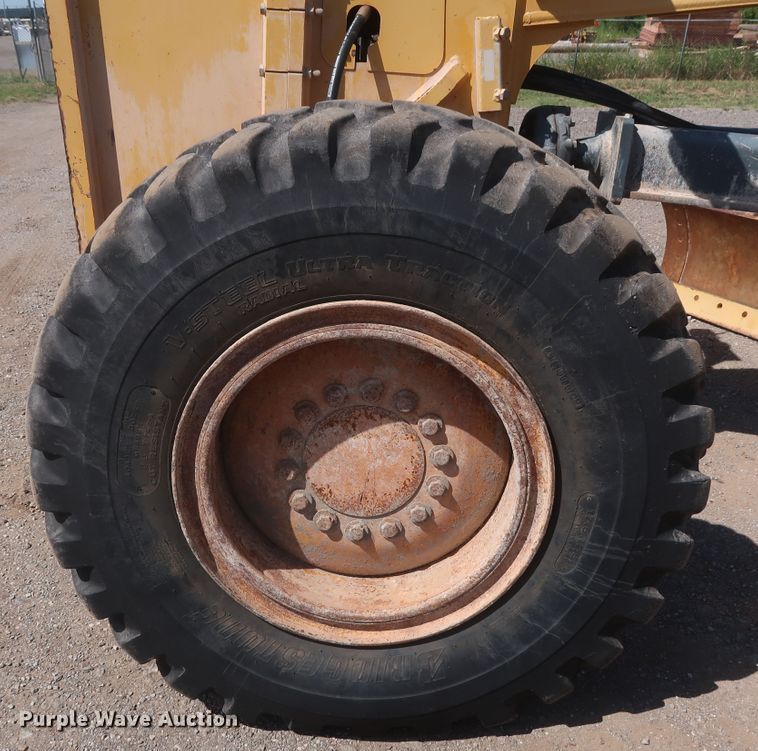 image for item DH0975 2005 John Deere 672D  motor grader