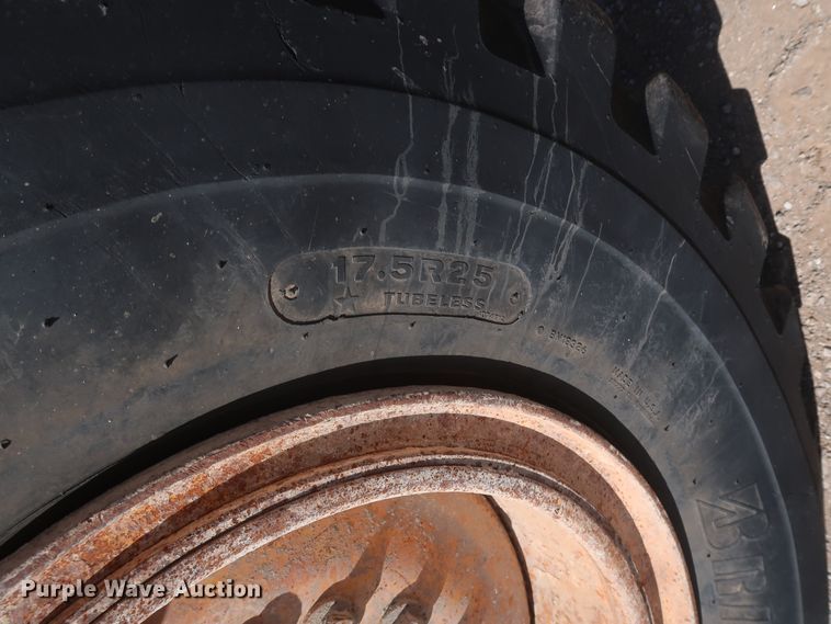 image for item DH0975 2005 John Deere 672D  motor grader