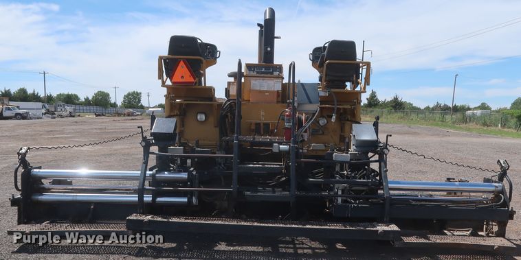 image for item DH0979 2007 Caterpillar AP-1055D  paver