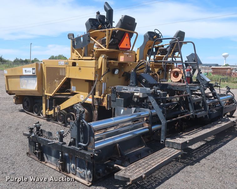 image for item DH0979 2007 Caterpillar AP-1055D  paver