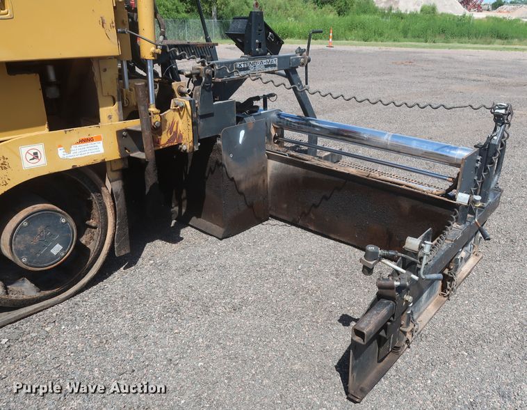 image for item DH0979 2007 Caterpillar AP-1055D  paver