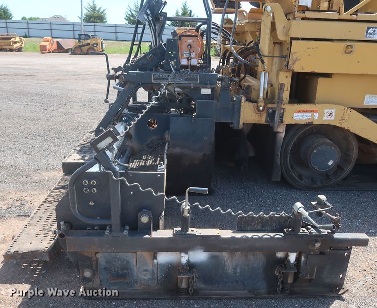 image for item DH0979 2007 Caterpillar AP-1055D  paver