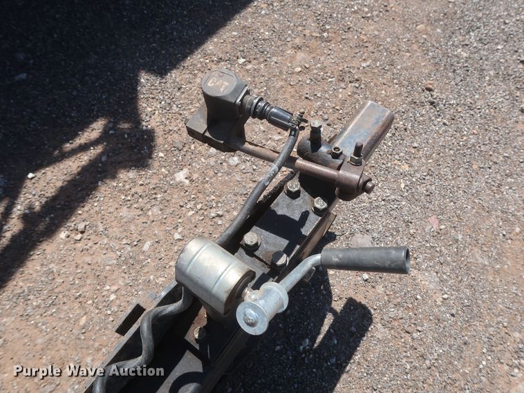 image for item DH0979 2007 Caterpillar AP-1055D  paver