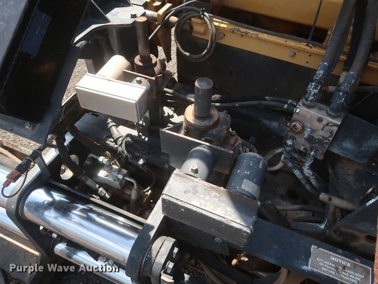 image for item DH0979 2007 Caterpillar AP-1055D  paver