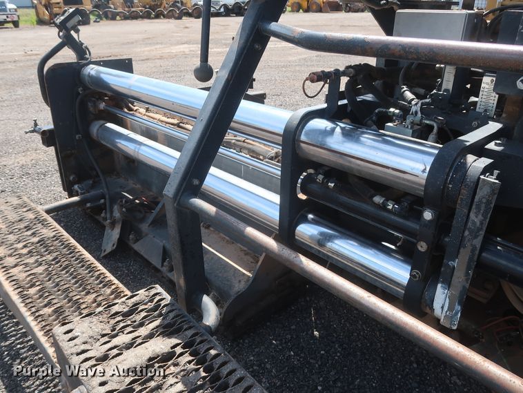 image for item DH0979 2007 Caterpillar AP-1055D  paver