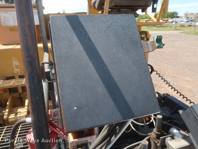 image for item DH0979 2007 Caterpillar AP-1055D  paver