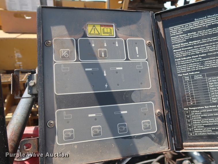 image for item DH0979 2007 Caterpillar AP-1055D  paver