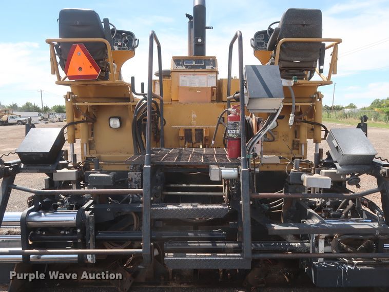 image for item DH0979 2007 Caterpillar AP-1055D  paver