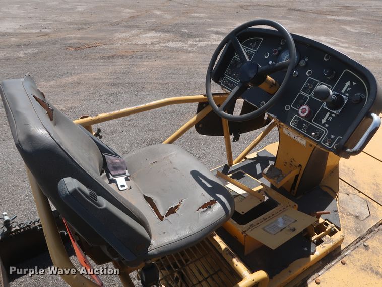 image for item DH0979 2007 Caterpillar AP-1055D  paver