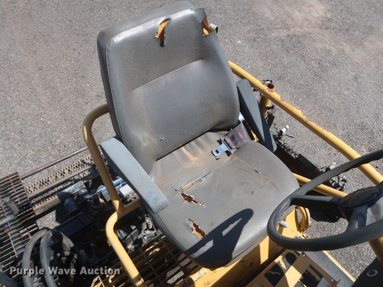 image for item DH0979 2007 Caterpillar AP-1055D  paver