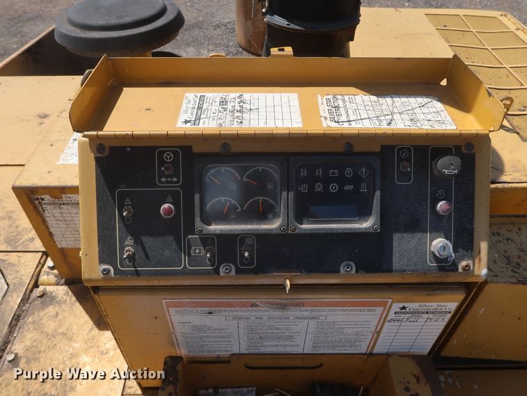 image for item DH0979 2007 Caterpillar AP-1055D  paver