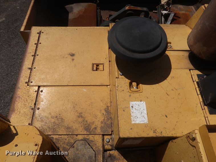 image for item DH0979 2007 Caterpillar AP-1055D  paver