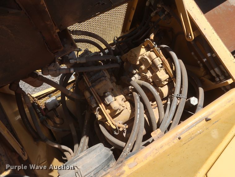 image for item DH0979 2007 Caterpillar AP-1055D  paver