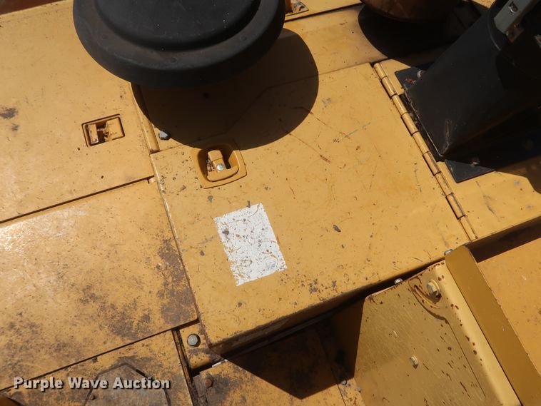 image for item DH0979 2007 Caterpillar AP-1055D  paver