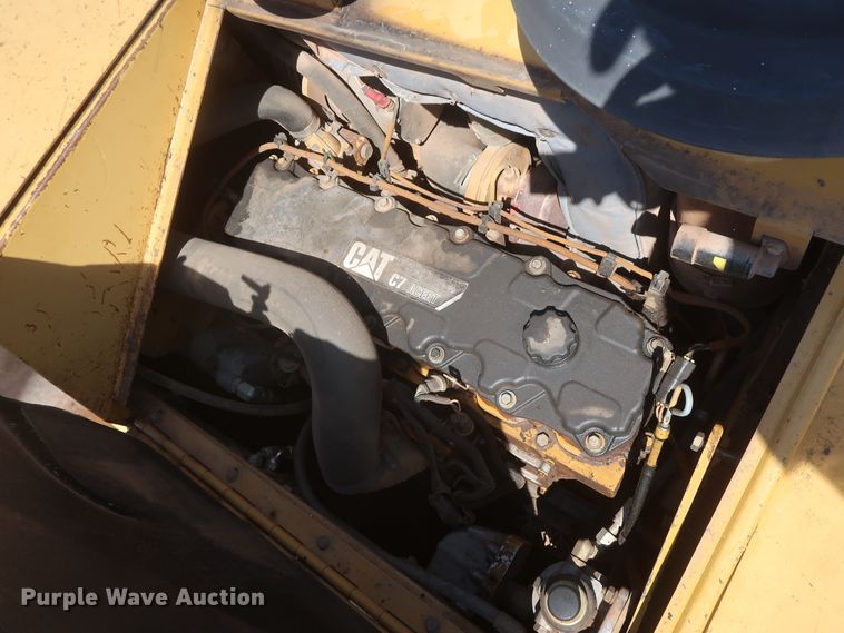 image for item DH0979 2007 Caterpillar AP-1055D  paver