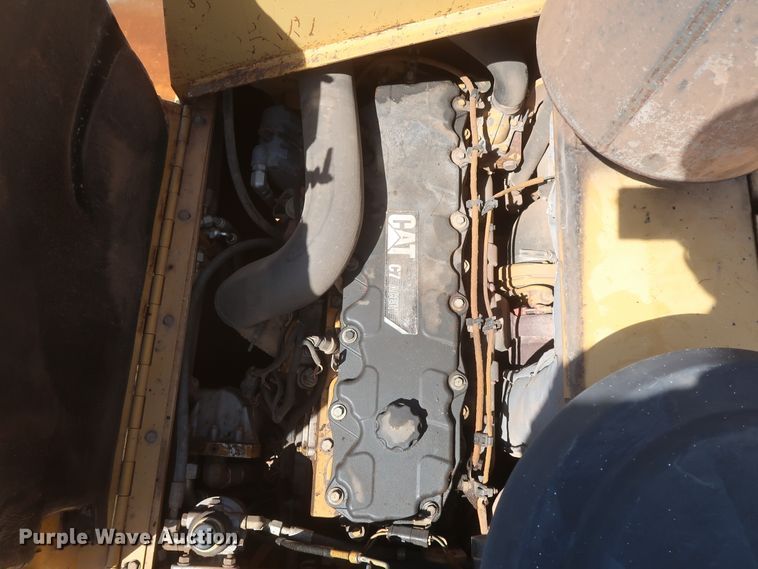 image for item DH0979 2007 Caterpillar AP-1055D  paver