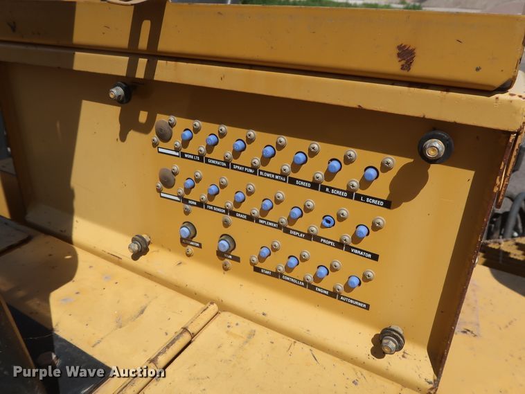 image for item DH0979 2007 Caterpillar AP-1055D  paver