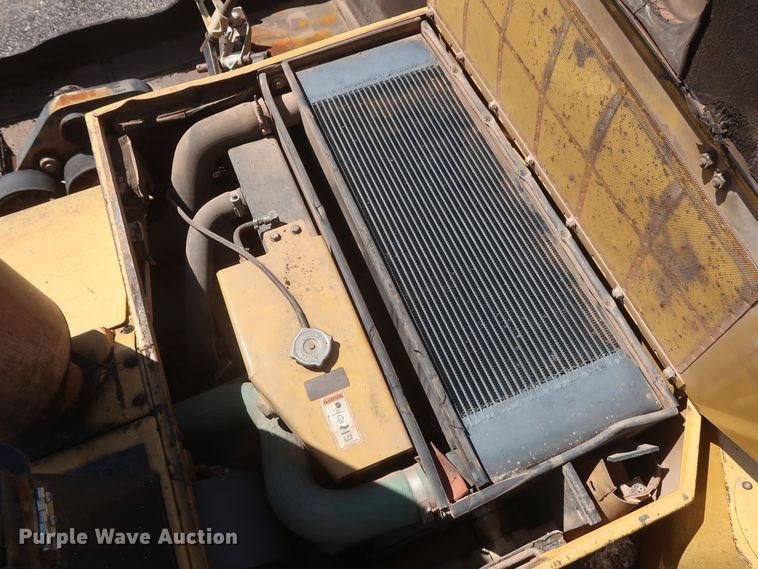 image for item DH0979 2007 Caterpillar AP-1055D  paver