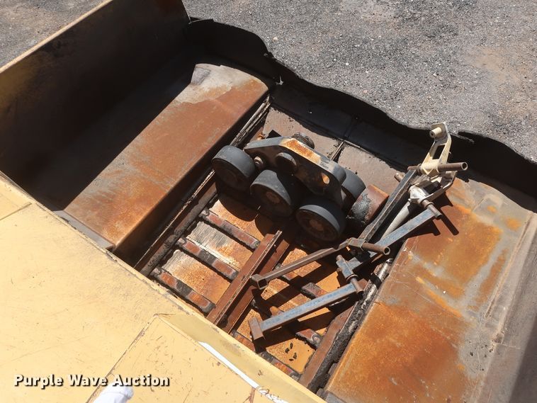 image for item DH0979 2007 Caterpillar AP-1055D  paver