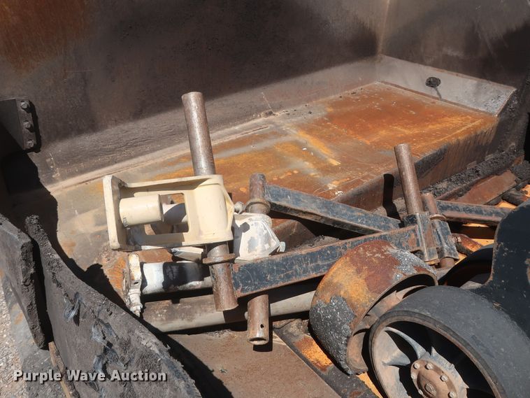 image for item DH0979 2007 Caterpillar AP-1055D  paver