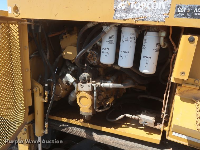 image for item DH0979 2007 Caterpillar AP-1055D  paver