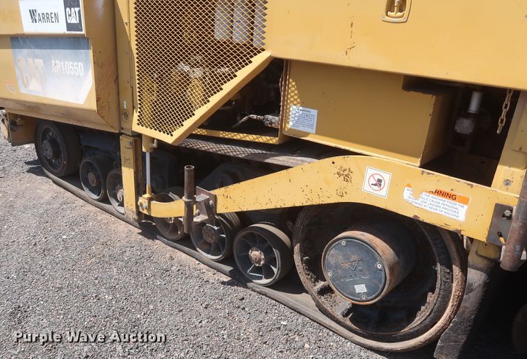 image for item DH0979 2007 Caterpillar AP-1055D  paver