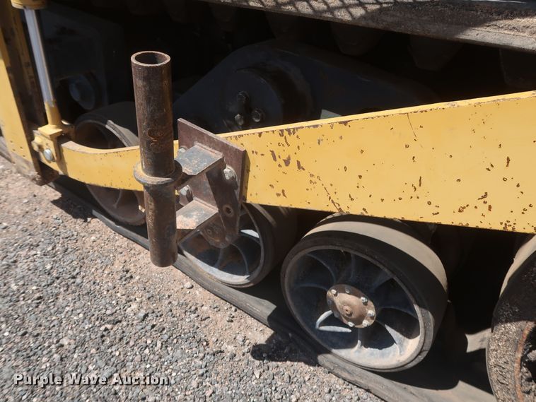 image for item DH0979 2007 Caterpillar AP-1055D  paver