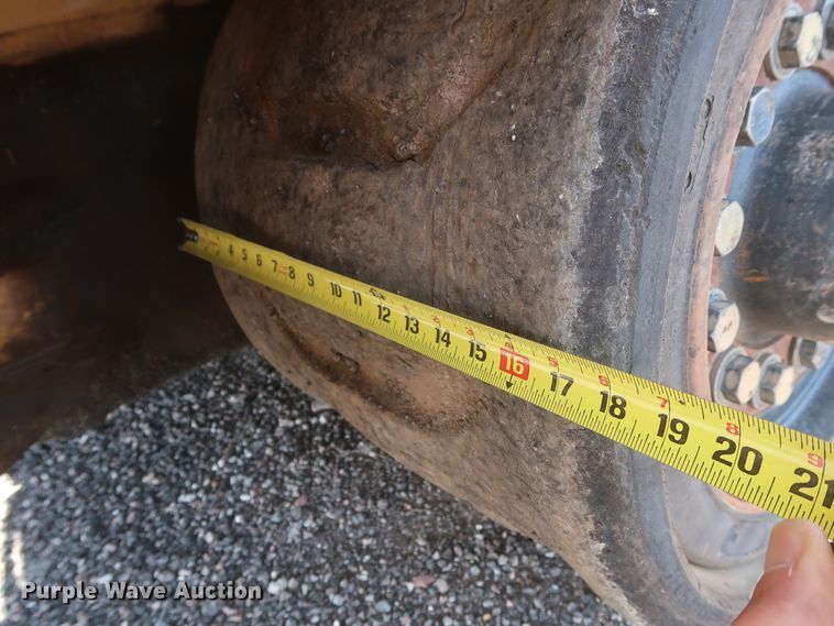 image for item DH0979 2007 Caterpillar AP-1055D  paver