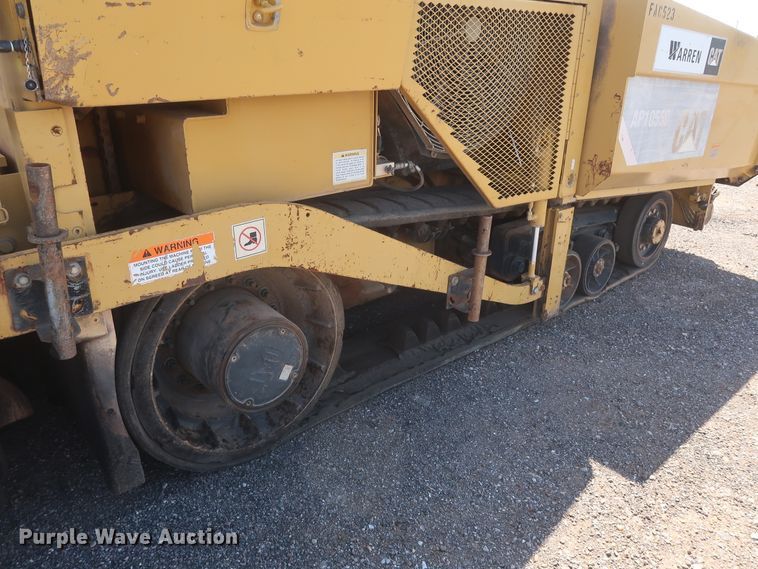 image for item DH0979 2007 Caterpillar AP-1055D  paver