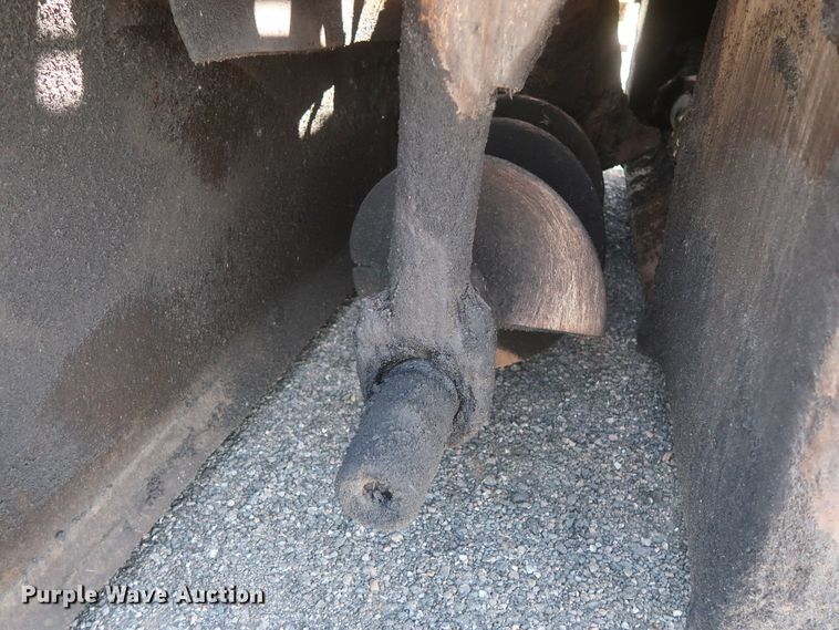 image for item DH0979 2007 Caterpillar AP-1055D  paver