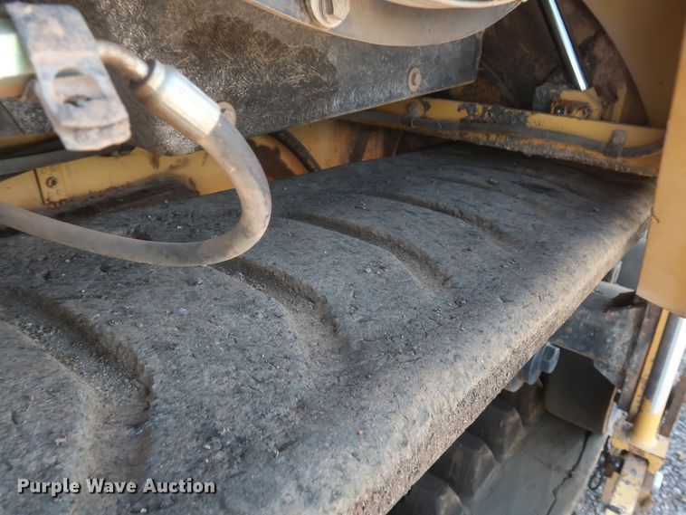 image for item DH0979 2007 Caterpillar AP-1055D  paver