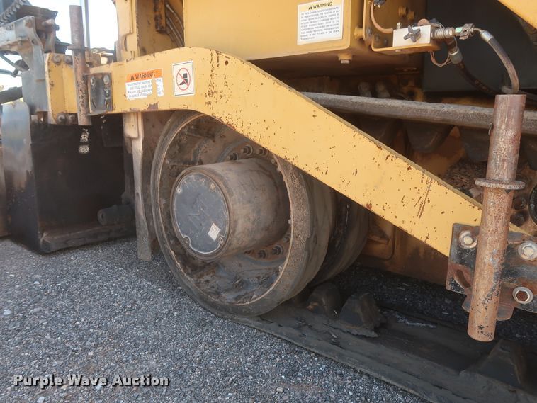 image for item DH0979 2007 Caterpillar AP-1055D  paver