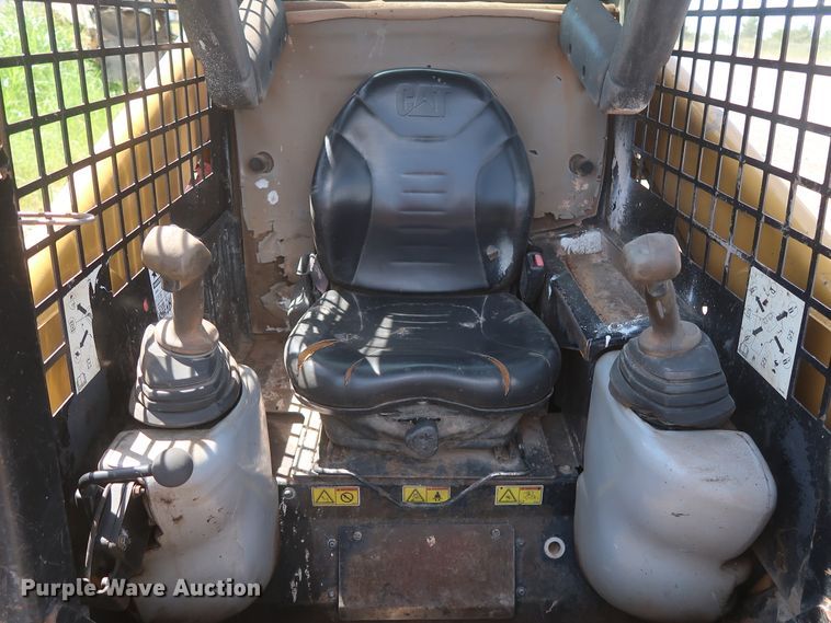 image for item DH0985 2006 Caterpillar 248B  skid steer loader