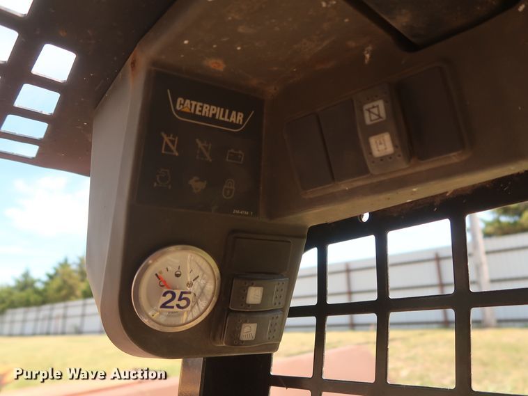 image for item DH0985 2006 Caterpillar 248B  skid steer loader