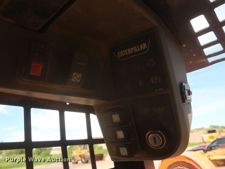 image for item DH0985 2006 Caterpillar 248B  skid steer loader