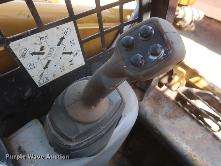 image for item DH0985 2006 Caterpillar 248B  skid steer loader