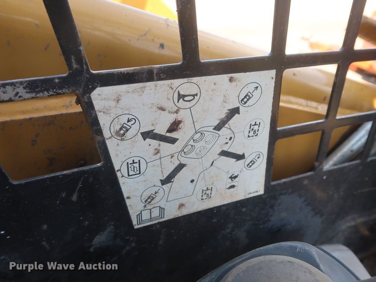 image for item DH0985 2006 Caterpillar 248B  skid steer loader