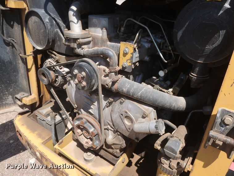 image for item DH0985 2006 Caterpillar 248B  skid steer loader