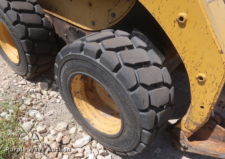 image for item DH0985 2006 Caterpillar 248B  skid steer loader