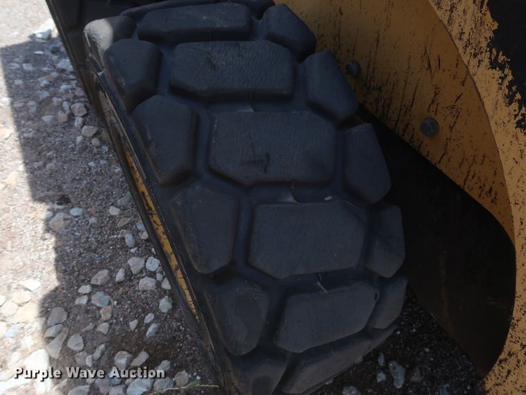 image for item DH0985 2006 Caterpillar 248B  skid steer loader