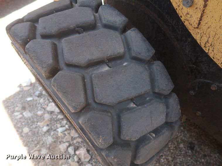 image for item DH0985 2006 Caterpillar 248B  skid steer loader