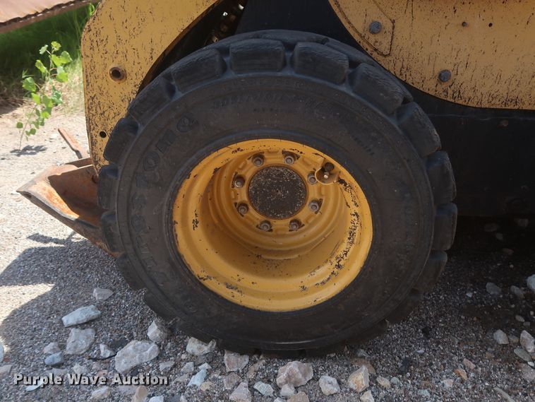 image for item DH0985 2006 Caterpillar 248B  skid steer loader