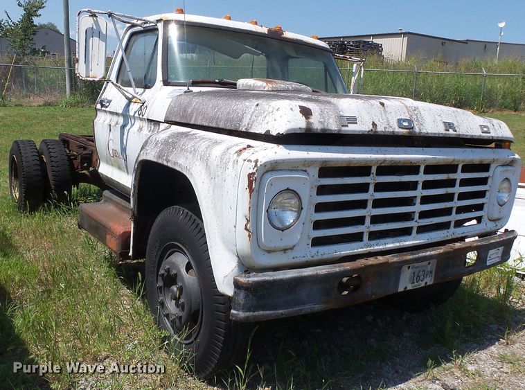 image for item DH3856 1975 Ford F750  truck cab and chassis