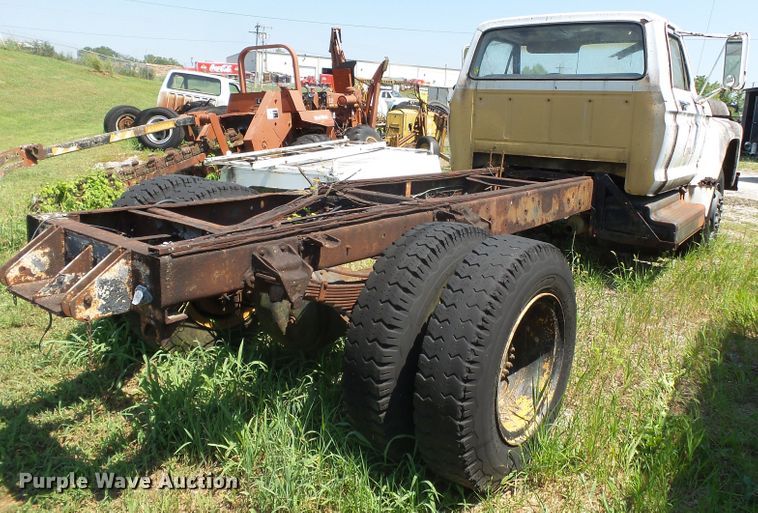 image for item DH3856 1975 Ford F750  truck cab and chassis