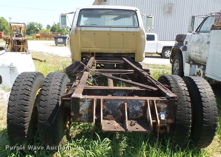 image for item DH3856 1975 Ford F750  truck cab and chassis
