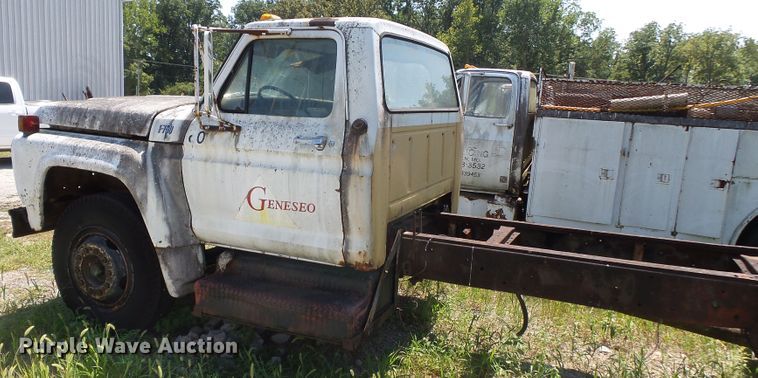 image for item DH3856 1975 Ford F750  truck cab and chassis