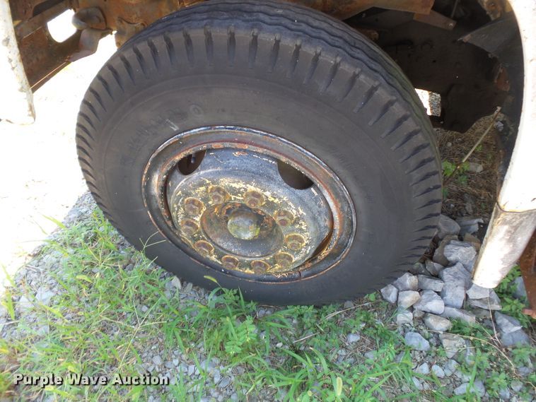 image for item DH3856 1975 Ford F750  truck cab and chassis