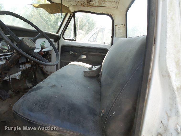 image for item DH3856 1975 Ford F750  truck cab and chassis