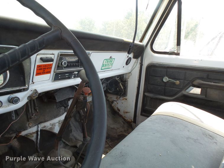 image for item DH3856 1975 Ford F750  truck cab and chassis